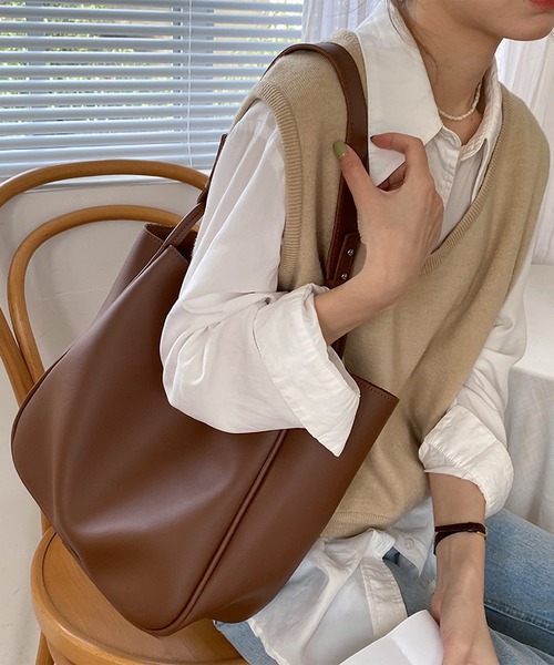 TABI PAL(タビパル)の「PUレザー トートバッグ(ショルダーバッグ・レディース・ブラック/ブラウン/アイボリー・FREE)」の4枚目の写真