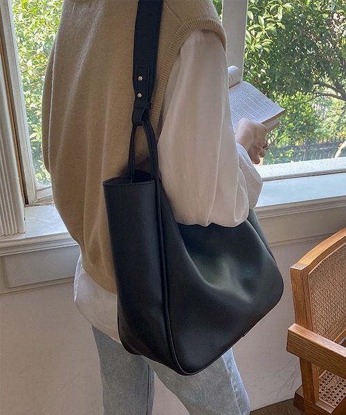 TABI PAL(タビパル)の「PUレザー トートバッグ(ショルダーバッグ・レディース・ブラック/ブラウン/アイボリー・FREE)」の5枚目の写真