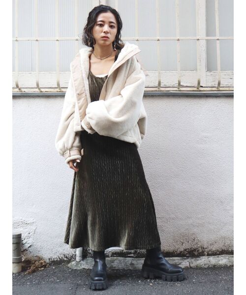 EVRIS（エヴリス）の「ヘリンボーンベロアワンピース（ワンピース・レディース・ブラック/オレンジ/カーキ・FREE）」の15枚目の写真