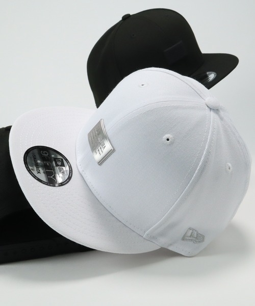 NEW ERA(ニューエラ)の「ニューエラ キャップ 帽子 メタルプレート(キャップ・メンズ・ブラック/ブラック系その他/ホワイト系その他5・M/L)」の2枚目の写真