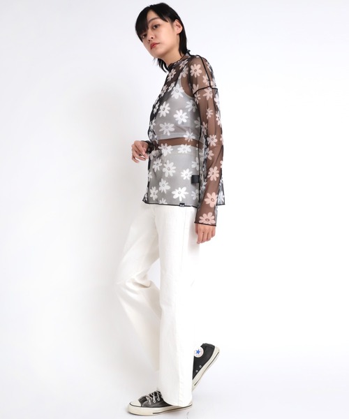 RNA（アールエヌエー）の「M1826 フラワー柄メッシュロングTシャツ（Tシャツ/カットソー・レディース・ライトグリーン/ホワイト×ブルー/ブラック×ホワイト・MEDIUM）」の10枚目の写真