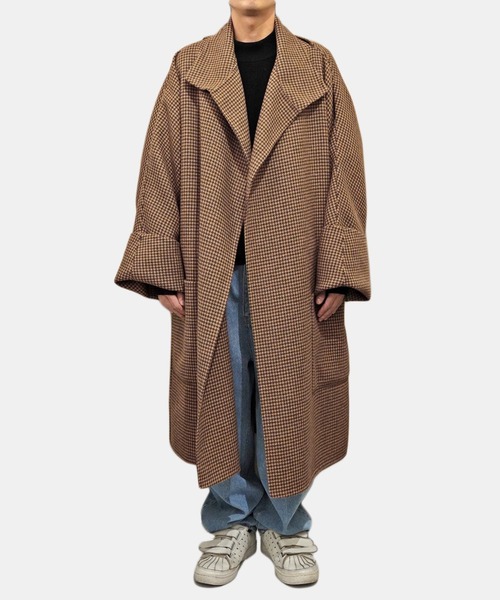 HED MAYNER（ヘドメイナー）の「【HED MAYNER】 BACK SLIT UNBUTTONED COAT（トレンチコート・メンズ・ブラウン・SMALL）」の2枚目の写真