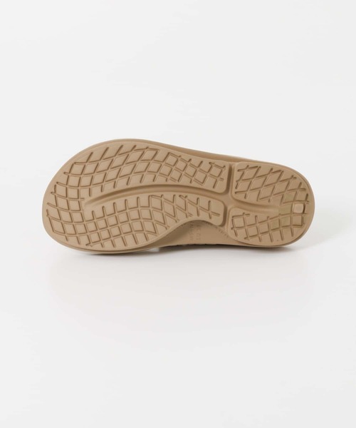 OOFOS（ウーフォス）の「OOFOS　OOriginal（サンダル・レディース・ベージュ・6/7）」の6枚目の写真