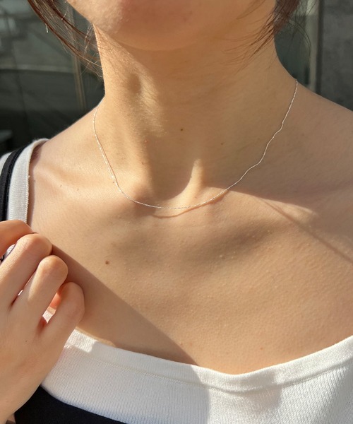 SHENERY(シーナリー)の「【WEB限定】シンプルチェーンネックレス(ネックレス・レディース・シルバー/ゴールド・FREE)」の4枚目の写真