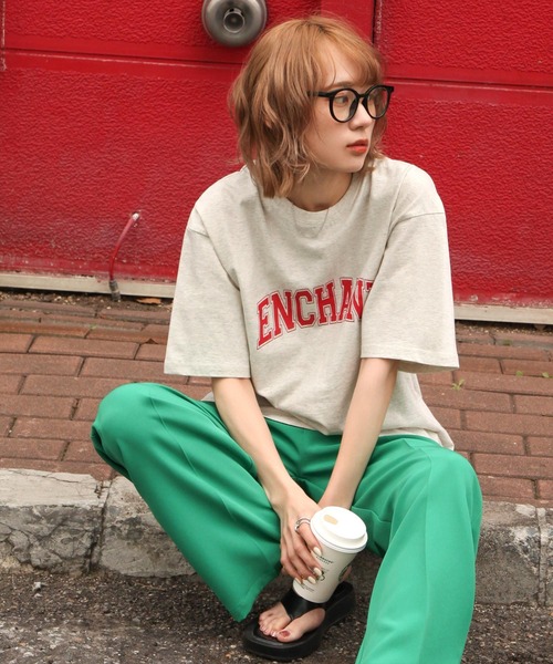 Chillfar（チルファー）の「アソートロゴTシャツ/コットン100％（Tシャツ/カットソー・レディース・ピンク/ホワイト×グリーン/ホワイト×ブルー/ホワイト×ブラック/ホワイト系/アイボリー系/アイボリー系1/アイボリー系2/ブルー/グリーン/オートミール/チャコール/ホワイト×レッド/クリーム/パープル/ネイビー/ブラウン/グリーン系/グリーン系1・FREE）」の11枚目の写真