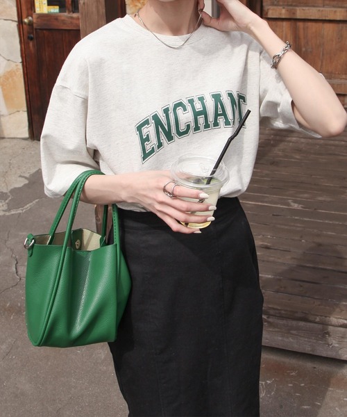 Chillfar（チルファー）の「アソートロゴTシャツ/コットン100％（Tシャツ/カットソー・レディース・ピンク/ホワイト×グリーン/ホワイト×ブルー/ホワイト×ブラック/ホワイト系/アイボリー系/アイボリー系1/アイボリー系2/ブルー/グリーン/オートミール/チャコール/ホワイト×レッド/クリーム/パープル/ネイビー/ブラウン/グリーン系/グリーン系1・FREE）」の12枚目の写真