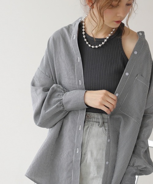 frames RAY CASSIN（フレームスレイカズン）の「WEB限定 シアーストライプバンドカラーオーバーシャツ（シャツ/ブラウス・レディース・ブラック/サックスブルー/ベージュ/パープル・FREE）」の2枚目の写真