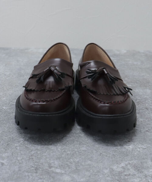fredy emue（フレディエミュ）の「【ARTESANOS/アルテサノス】 チャンキーソールタッセルローファー（ローファー・レディース・ボルドー/キナリ・38/37）」の4枚目の写真