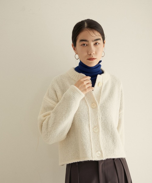 SALON adam et rope'(サロン アダム エ ロペ)の「アルパカ混ブークレクロップドニットカーディガン(カーディガン/ボレロ・レディース・オフホワイト/ライトグレー・FREE)」の2枚目の写真