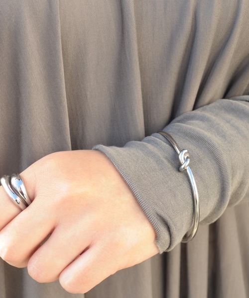 ieLS（イエルズ）の「金属アレルギー対応「ieLS」ステンレス　ノットデザインバングル（バングル/リストバンド・メンズ・ゴールド/シルバー・ONE SIZE）」の7枚目の写真