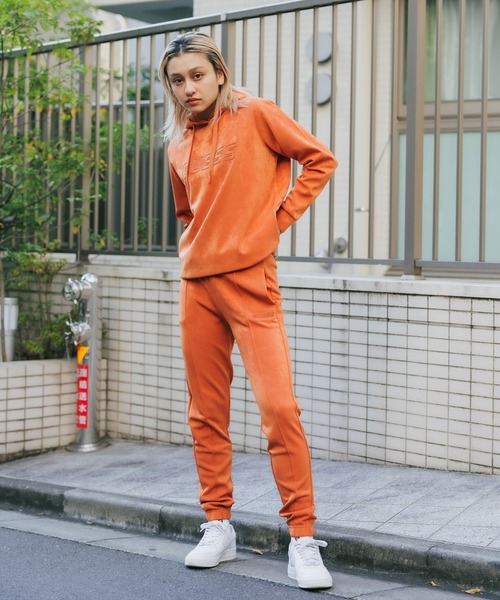 GUESS/ゲス EUPHEMIA HOODED SWEAT プルオーバーパーカー フロントロゴ ラグラン フーディー