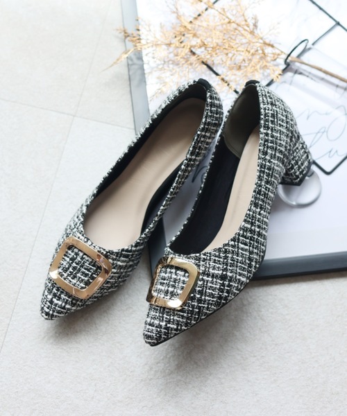 VIVIAN(ヴィヴィアン)の「ポインテッドトゥゴールドモチーフパンプス(パンプス・レディース・イエロー/ブラック/グレー/アイボリー/ホワイト×ホワイト/ブラック×ブラック/グレー系その他5/クリアブラック/その他30・M/S/LL/L/XL/SS)」の2枚目の写真