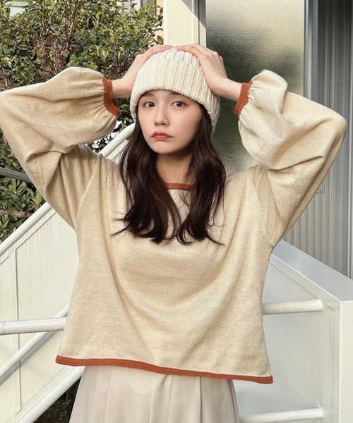 idem(イデム)の「【ZOZOTOWN限定】piping volume sleeve knit/配色ニットトップス(ニット/セーター・レディース・アイボリー/チャコールグレー/ブルー・FREE)」の4枚目の写真