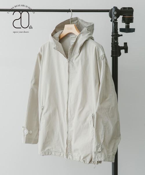 URBAN RESEARCH DOORS（アーバンリサーチドアーズ）の「カラージップパーカー（ブルゾン・メンズ・グリーン系その他/オフホワイト/チャコールグレー/ブルー・MEDIUM/LARGE）」の2枚目の写真