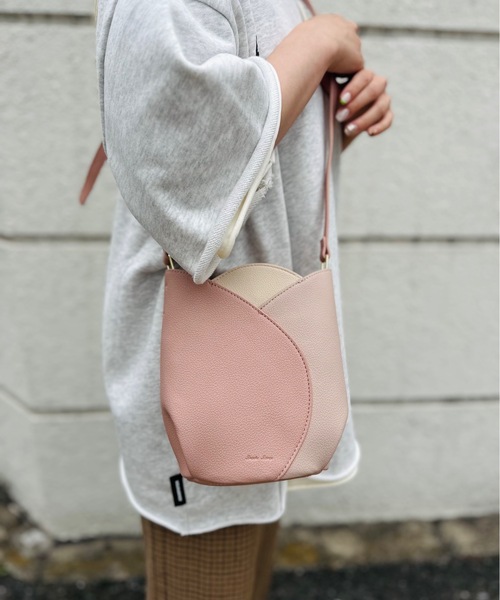 Legato Largo（レガートラルゴ）の「Legato Largo/ レガートラルゴ / チューリップモチーフ 2WAYトート / LG-F3094（トートバッグ・レディース・ピンク/レッド/イエロー/アイボリー/ブラック/ブルー/グリーン系その他/オレンジ系その他/ピンク系その他・ONESIZE/ONE SIZE）」の7枚目の写真