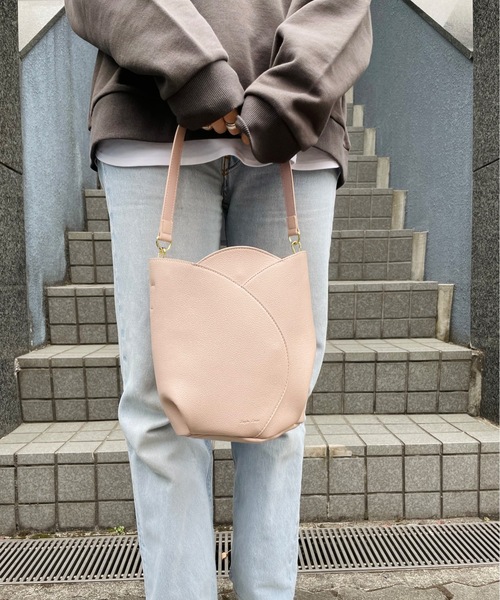 Legato Largo（レガートラルゴ）の「Legato Largo/ レガートラルゴ / チューリップモチーフ 2WAYトート / LG-F3094（トートバッグ・レディース・ピンク/レッド/イエロー/アイボリー/ブラック/ブルー/グリーン系その他/オレンジ系その他/ピンク系その他・ONESIZE/ONE SIZE）」の6枚目の写真