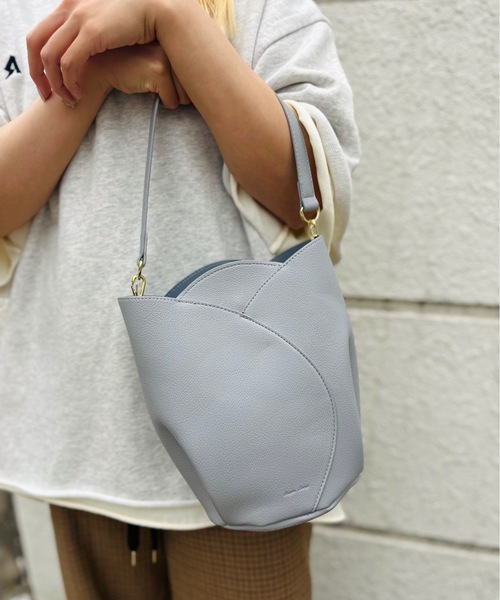 Legato Largo（レガートラルゴ）の「Legato Largo/ レガートラルゴ / チューリップモチーフ 2WAYトート / LG-F3094（トートバッグ・レディース・ピンク/レッド/イエロー/アイボリー/ブラック/ブルー/グリーン系その他/オレンジ系その他/ピンク系その他・ONESIZE/ONE SIZE）」の4枚目の写真