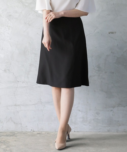 WHITE JOOLA(ホワイトジョーラ)の「【 洗濯機OK & 2wayストレッチ 】 抗菌マシンウォッシャブル・フレアAラインスカート(スカート・レディース・ライトグレー/ブラック・13号/7号/11号/9号)」の2枚目の写真
