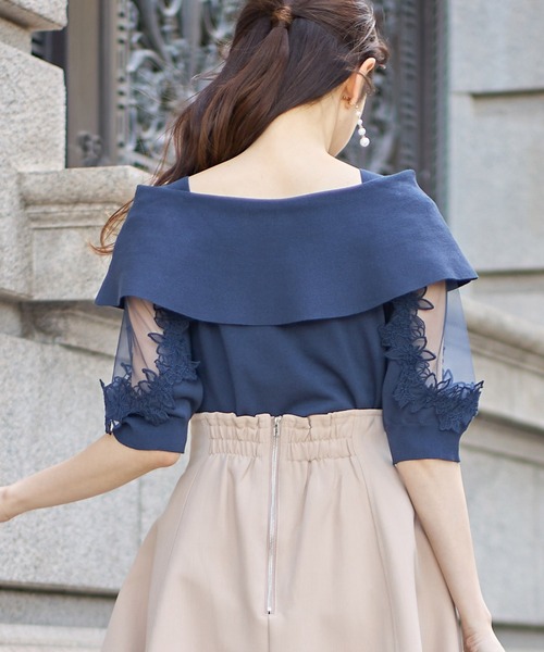 tocco closet(トッコ クローゼット)の「フラワーレース装飾チュールスリーブ切替オフショルシャリニットプルオーバー(ニット/セーター・レディース・ネイビー/オフホワイト/ラベンダー・M)」の5枚目の写真