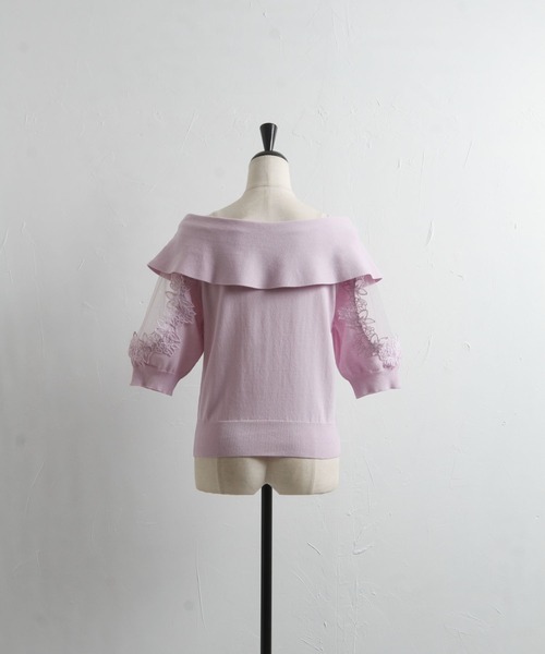 tocco closet(トッコ クローゼット)の「フラワーレース装飾チュールスリーブ切替オフショルシャリニットプルオーバー(ニット/セーター・レディース・ネイビー/オフホワイト/ラベンダー・M)」の16枚目の写真
