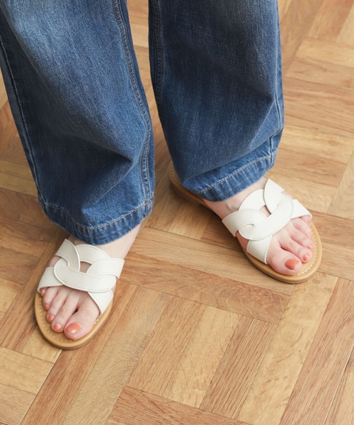 URBAN RESEARCH DOORS（アーバンリサーチドアーズ）の「カッティングサンダル（サンダル・レディース・ブラック/ホワイト・38/36/37）」の2枚目の写真