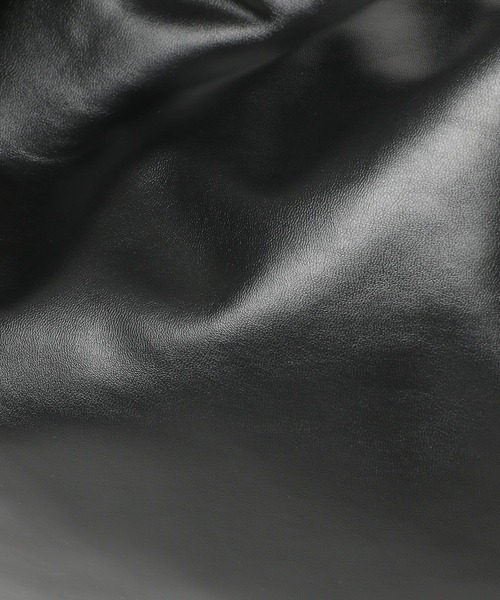 LAKOLE（ラコレ）の「フェイクレザーワンノットハンドルショルダーバッグ / 907772（ショルダーバッグ・レディース・シルバー/ブラック/サンドグレー・FREE）」の16枚目の写真