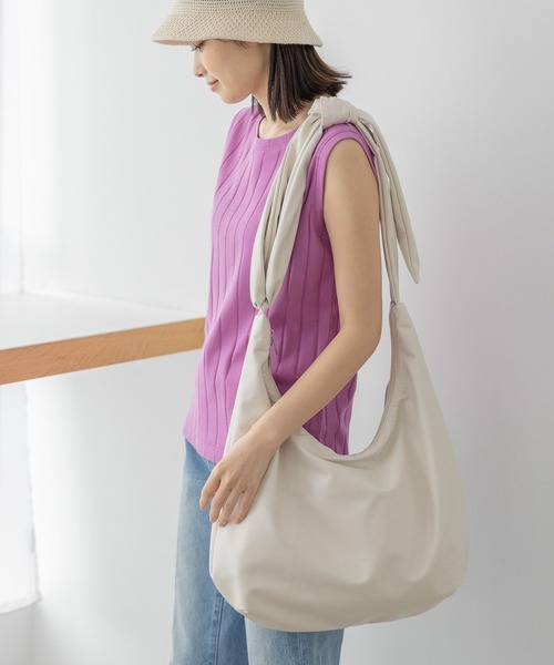 LAKOLE（ラコレ）の「フェイクレザーワンノットハンドルショルダー