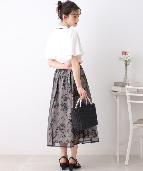 couture brooch(クチュールブローチ)の「◆【一枚で存在感UP】ケープ風ブラウス(シャツ/ブラウス・レディース・ライトグレー/ライトオレンジ系/オフホワイト・36/38/40/42)」の20枚目の写真