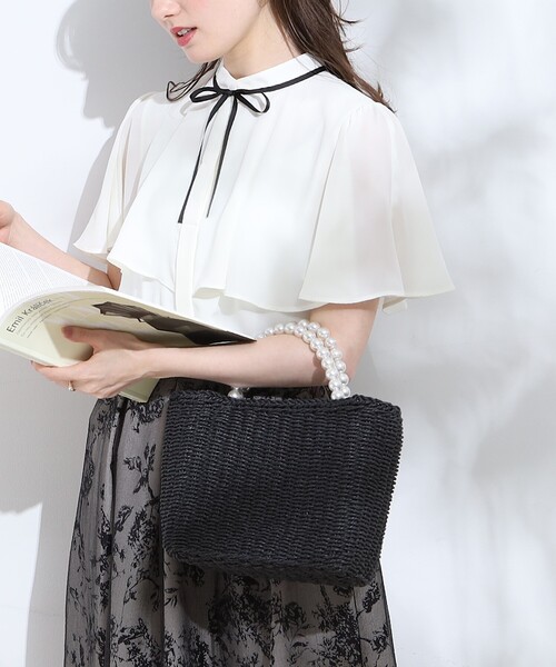 couture brooch(クチュールブローチ)の「◆【一枚で存在感UP】ケープ風ブラウス(シャツ/ブラウス・レディース・ライトグレー/ライトオレンジ系/オフホワイト・36/38/40/42)」の14枚目の写真