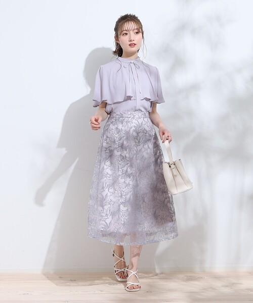 couture brooch(クチュールブローチ)の「◆【一枚で存在感UP】ケープ風ブラウス(シャツ/ブラウス・レディース・ライトグレー/ライトオレンジ系/オフホワイト・36/38/40/42)」の22枚目の写真