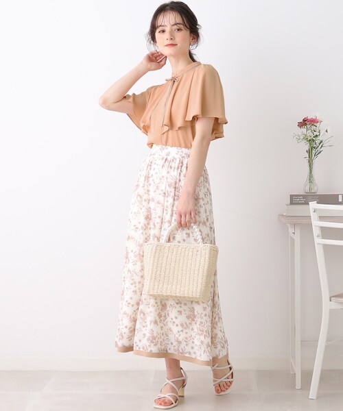 couture brooch(クチュールブローチ)の「◆【一枚で存在感UP】ケープ風ブラウス(シャツ/ブラウス・レディース・ライトグレー/ライトオレンジ系/オフホワイト・36/38/40/42)」の16枚目の写真