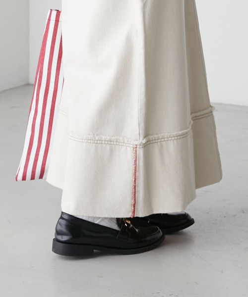 BONLECILL（ボンルシール）の「カラーステッチロールアップハイウエストデニムスカート（デニムスカート・レディース・ネイビー/アイボリー/ブルー/ブラック・FREE）」の20枚目の写真