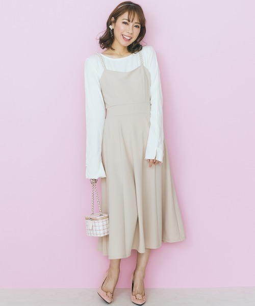 marun(マルン)の「<大きいサイズ> 肩ひもパール調パーツ付きキャミワンピース marun(ワンピース・レディース・ダークネイビー/ピンク/ベージュ・3L/4L/5L/L/LL)」の4枚目の写真