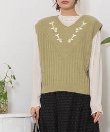 サガラベリー刺繍ニットベスト