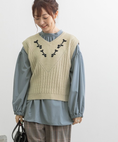 POU DOU DOU(プードゥドゥ)の「サガラベリー刺繍ニットベスト(ベスト・レディース・ネイビー/ライトグリーン・3)」の11枚目の写真