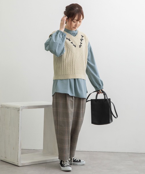 POU DOU DOU(プードゥドゥ)の「サガラベリー刺繍ニットベスト(ベスト・レディース・ネイビー/ライトグリーン・3)」の15枚目の写真