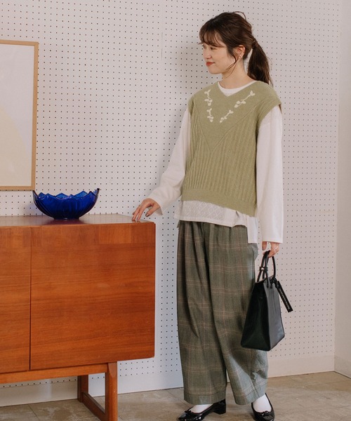 POU DOU DOU(プードゥドゥ)の「サガラベリー刺繍ニットベスト(ベスト・レディース・ネイビー/ライトグリーン・3)」の20枚目の写真