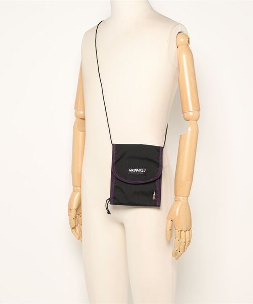Gramicci(グラミチ)の「/GRAMICCI/CORDURA NECK POUCH(ショルダーバッグ・メンズ・ブラック・FREE)」の14枚目の写真