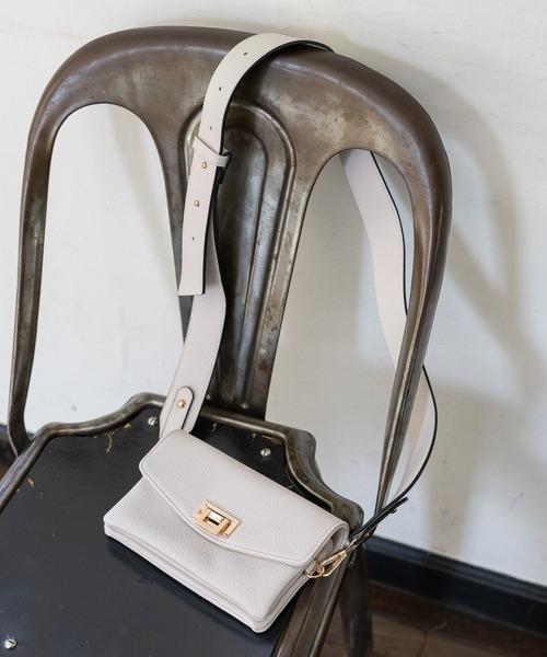 Andemiu（アンデミュウ）の「スクエアボディバッグ984597（ショルダーバッグ・レディース・ブラック/アイボリー/ブラウン/ホワイト・FREE）」の2枚目の写真