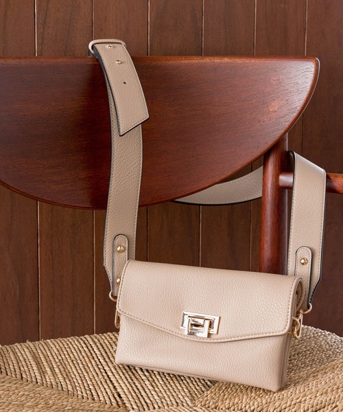 Andemiu（アンデミュウ）の「スクエアボディバッグ984597（ショルダーバッグ・レディース・ブラック/アイボリー/ブラウン/ホワイト・FREE）」の3枚目の写真