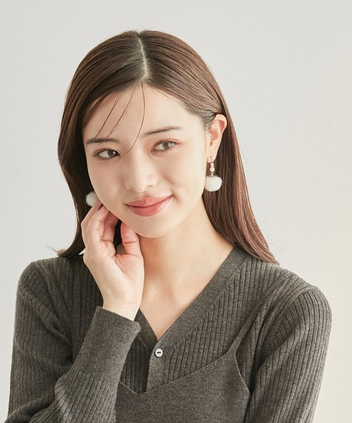 ROPE' PICNIC（ロペピクニック）の「ファー×パールピアス（ピアス（両耳用）・レディース・サックスブルー/ライトグレー/イエロー系その他/キナリ・FREE）」の2枚目の写真