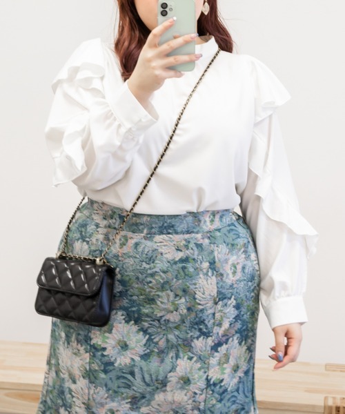 CLETTE(クレット)の「フリル袖プチハイネックブラウス(シャツ/ブラウス・レディース・オフホワイト/ブルー/ラベンダー・4L/3L/LL)」の7枚目の写真