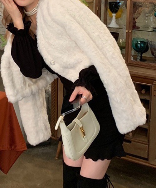 gossip！ロサンゼルス（ゴシップロサンゼルス）の「YUGA　Vネックショートコート（ノーカラージャケット・レディース・ホワイト・M/L）」の13枚目の写真