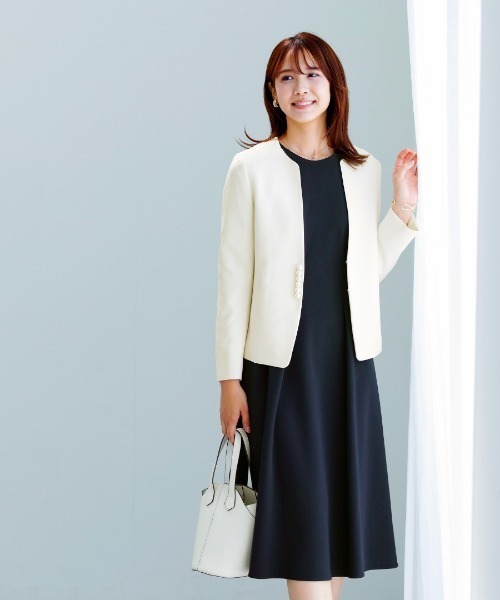 Emilyan（エミリアン）の「洗えて動けるワーママワンピ【手洗いできるハイストレッチジョーゼット】美フレアワンピース（ワンピース・レディース・チャコールグレー/ベージュ/ネイビー/ブラック/グレイッシュベージュ・S/M/L）」の13枚目の写真