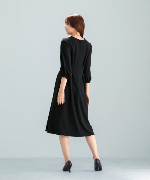 Emilyan（エミリアン）の「洗えて動けるワーママワンピ【手洗いできるハイストレッチジョーゼット】美フレアワンピース（ワンピース・レディース・チャコールグレー/ベージュ/ネイビー/ブラック/グレイッシュベージュ・S/M/L）」の10枚目の写真