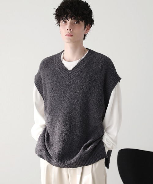 ASTRONOMY(アストロノミー)の「ブークレVネックニットベスト(ベスト・メンズ・ブラック/ブルー/チャコール/ライトベージュ・L/M)」の1枚目の写真