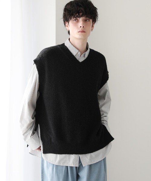 ASTRONOMY(アストロノミー)の「ブークレVネックニットベスト(ベスト・メンズ・ブラック/ブルー/チャコール/ライトベージュ・L/M)」の3枚目の写真