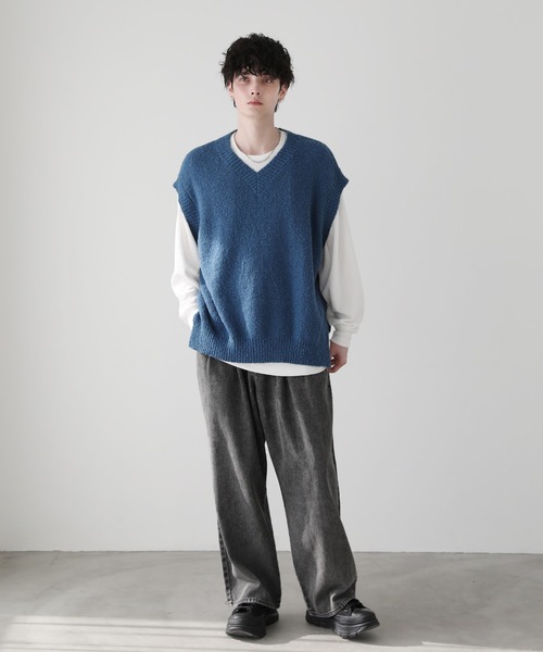 ASTRONOMY(アストロノミー)の「ブークレVネックニットベスト(ベスト・メンズ・ブラック/ブルー/チャコール/ライトベージュ・L/M)」の14枚目の写真