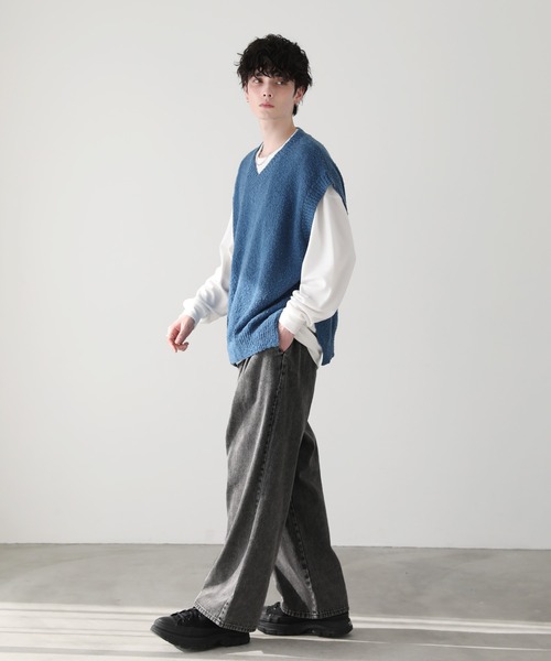 ASTRONOMY(アストロノミー)の「ブークレVネックニットベスト(ベスト・メンズ・ブラック/ブルー/チャコール/ライトベージュ・L/M)」の12枚目の写真