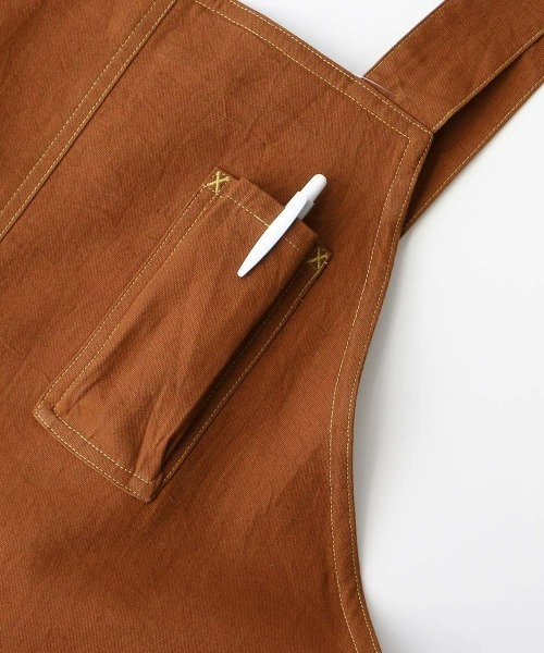 NAIGAI(ナイガイ)の「HOUSE WEAR STUDIO メンズ オックスワッシャー無地 後ボタン H型 ワークエプロン 70372090(エプロン・メンズ・カーキ/レンガ/ダークブルー・FREE)」の4枚目の写真